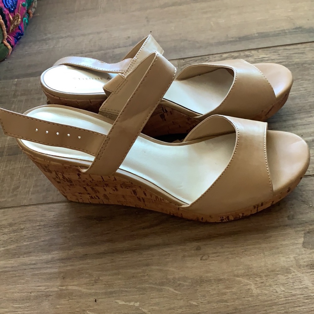 Etienne aigner wedges